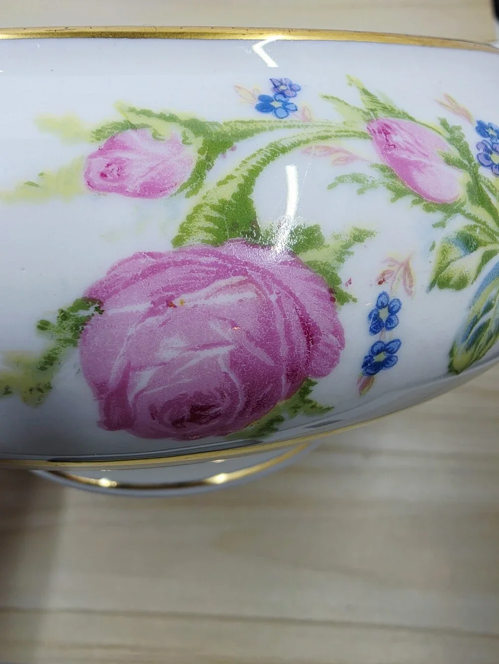 Lamberton Betty Lou Pattern Lidded Round Vegetable Dish Pink Flowers Gold Trim